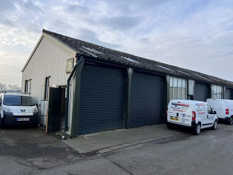 3D Preston New Rd, Clifton à louer - Photo du bâtiment - Image 2 de 2