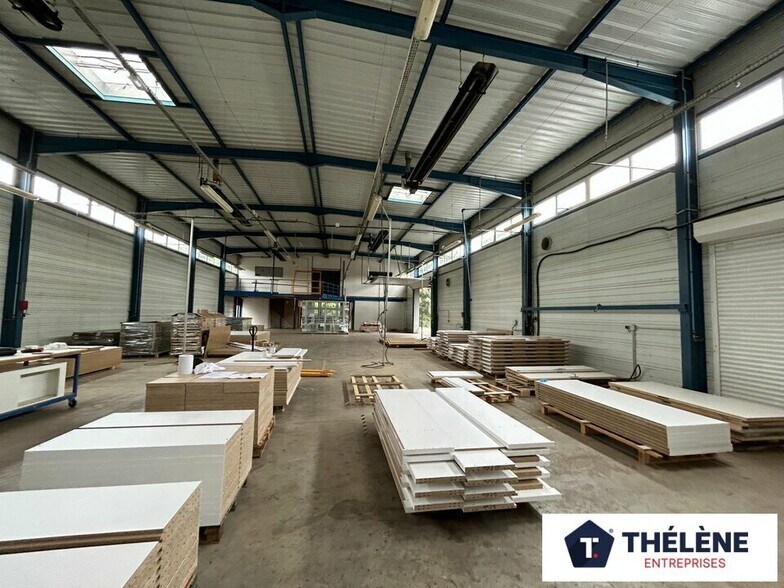 Industrial in Saint-Mathieu-de-Tréviers for lease - Interior Photo - Image 2 of 7