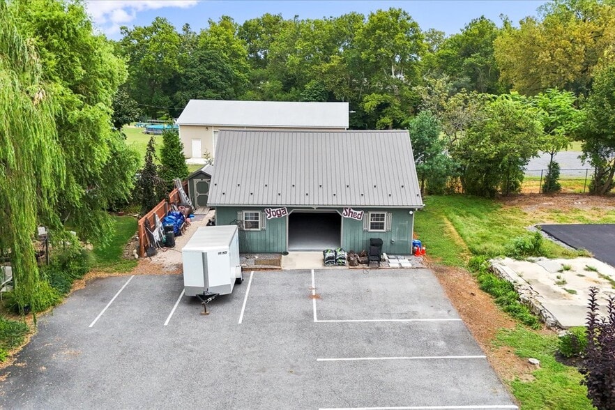 1055 Lincoln Way E, Chambersburg, PA for sale - Building Photo - Image 3 of 6