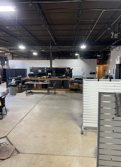 1601 E Algonquin Rd, Mount Prospect, IL for lease - Building Photo - Image 3 of 13