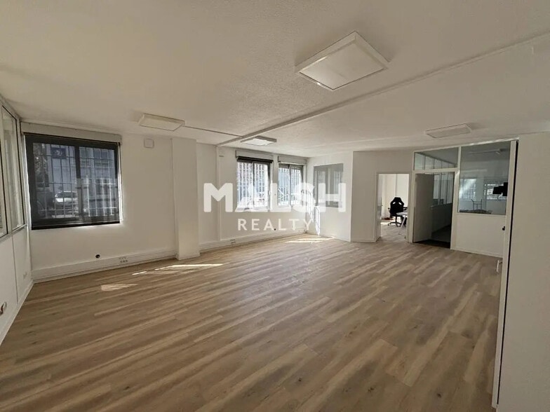 Office in Villeurbanne for sale - Interior Photo - Image 2 of 19