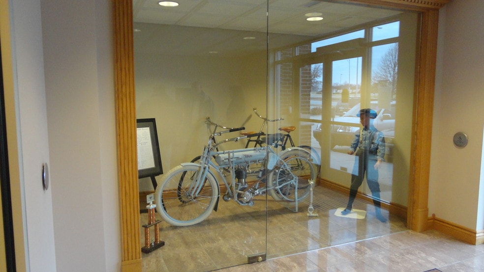 8055 O St, Lincoln, NE for lease - Interior Photo - Image 2 of 19