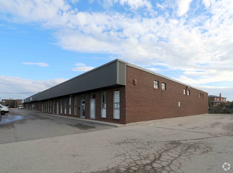 285-311 Norfinch Dr, Toronto, ON à louer - Photo du bâtiment - Image 3 de 3