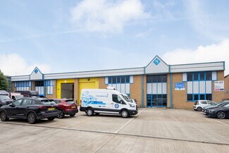 Plus de détails pour Travellers Ln, North Mymms - Industriel à louer