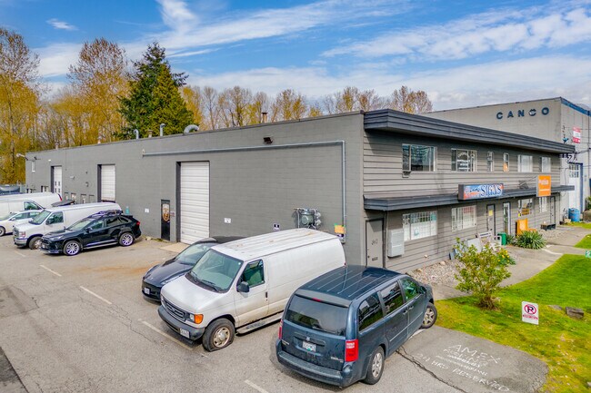 Plus de détails pour 301-323 Lynn Av, North Vancouver, BC - Bureau, Industriel à louer