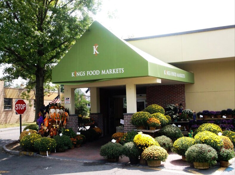 26 Arcadia Rd, Old Greenwich, CT à louer - Photo du bâtiment - Image 2 de 4