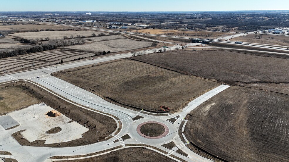 4801 West Vine St., Lincoln, NE à vendre - Photo du bâtiment - Image 2 de 8