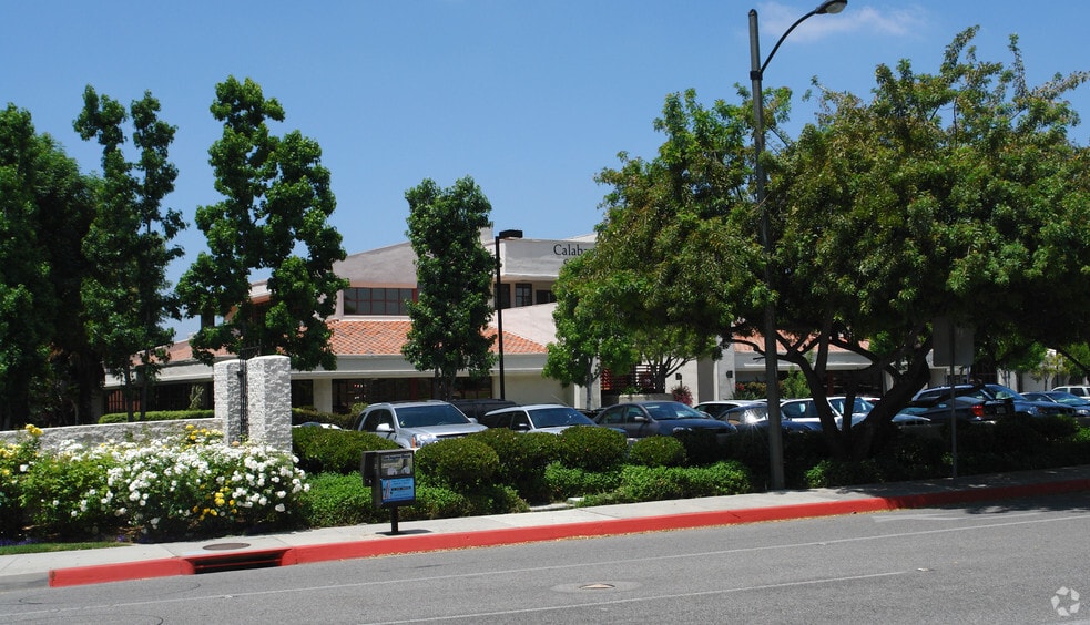 23621 Park Sorrento, Calabasas, CA for lease - Building Photo - Image 2 of 8