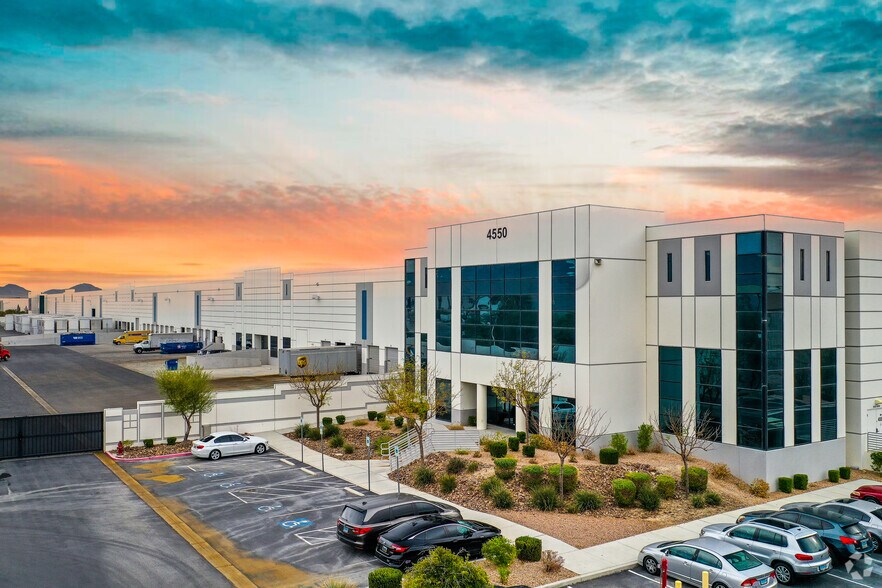 4550 Engineers Way, North Las Vegas, NV à louer - Photo du bâtiment - Image 2 de 11
