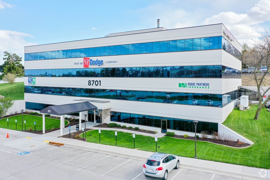 8701 W Dodge Rd, Omaha, NE for lease - Primary Photo - Image 1 of 7