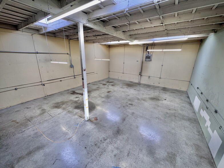 2570 Leghorn St, Mountain View, CA for lease - Building Photo - Image 2 of 9