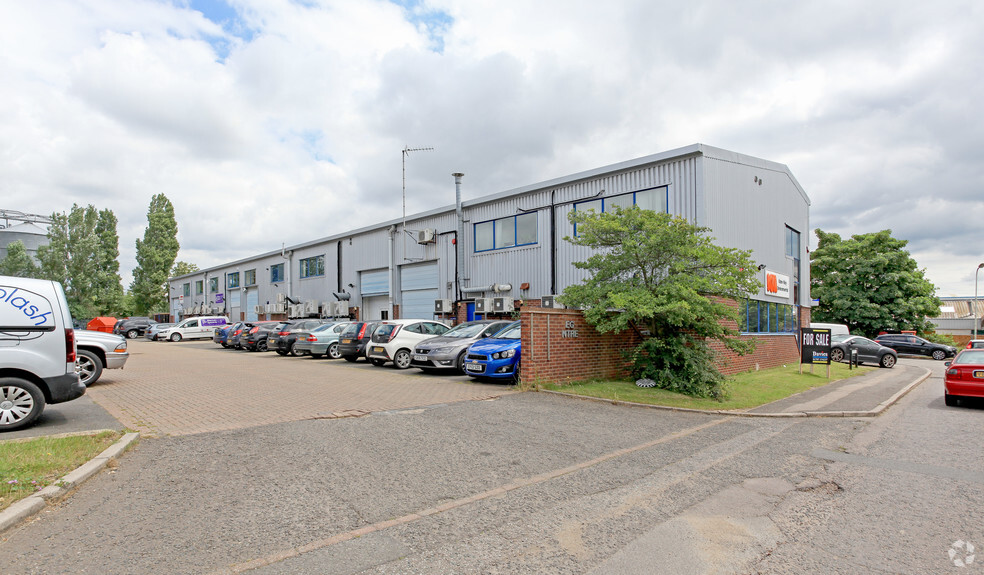 Martinfield, Welwyn Garden City for lease - Primary Photo - Image 1 of 4