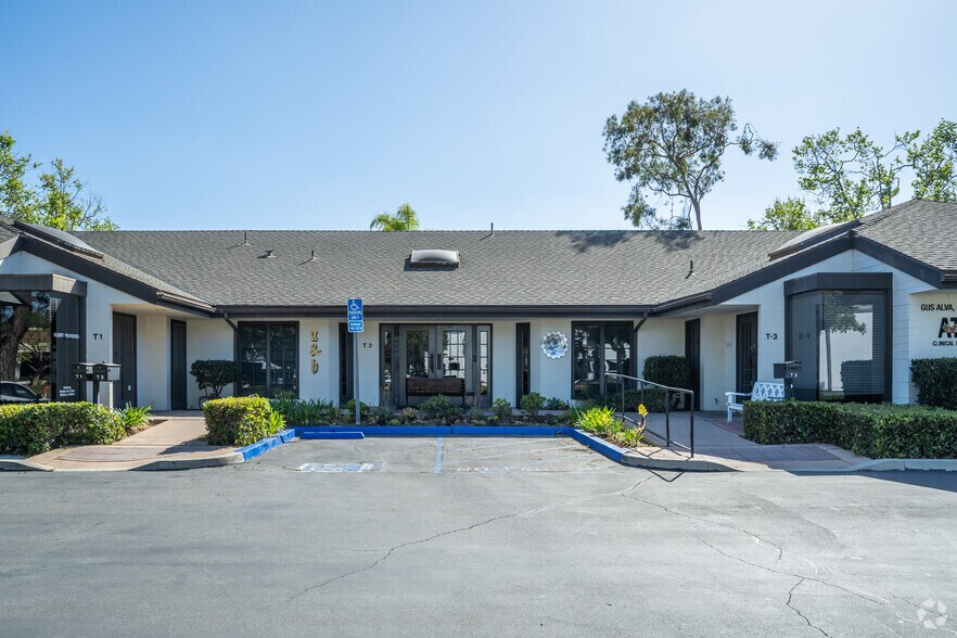 3151 Airway Ave, Costa Mesa, CA à louer - Photo du bâtiment - Image 2 de 4