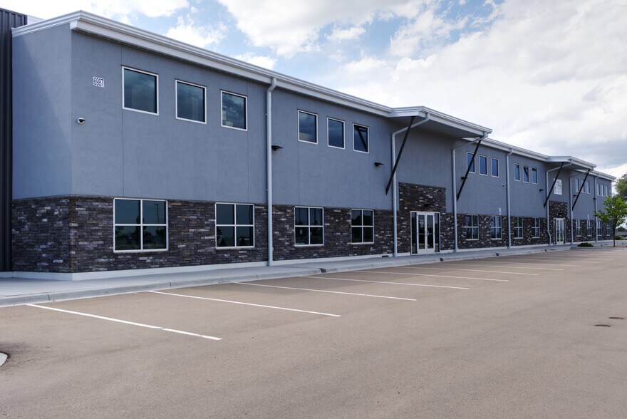 6987 Rickenbacker Rd, Loveland, CO à vendre - Photo du bâtiment - Image 2 de 36