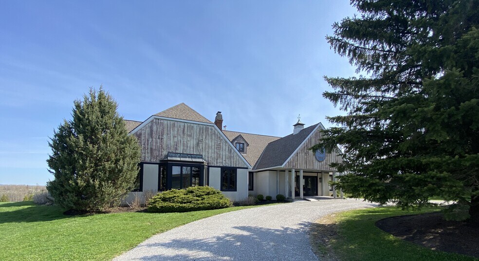 17900 Dufferin St, Newmarket, ON à vendre - Photo du bâtiment - Image 3 de 9