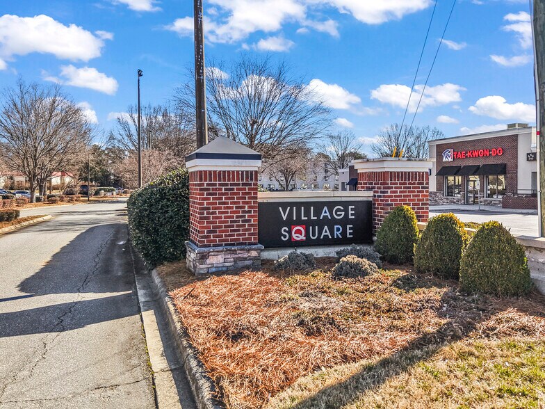 6000 Market Square Ct, Clemmons, NC à louer - Photo du bâtiment - Image 3 de 9