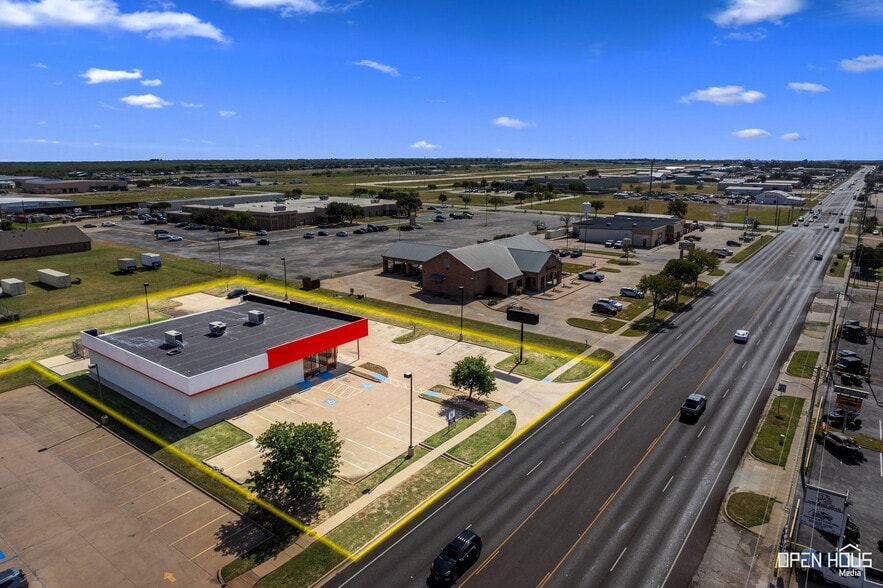4205 Old Jacksboro Hwy, Wichita Falls, TX for lease - Building Photo - Image 2 of 22