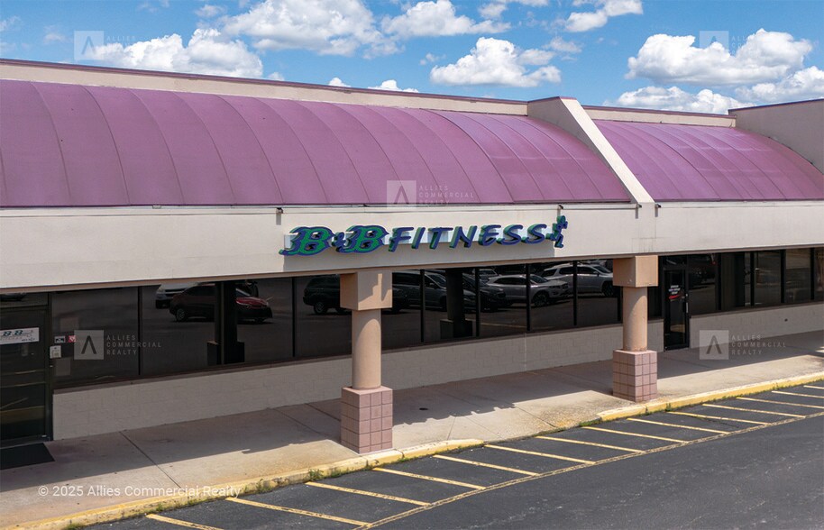 741-851 3rd Ave, Jasper, IN à louer - Photo du bâtiment - Image 3 de 11