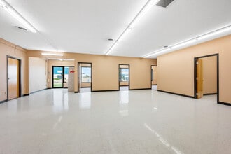 5201 63 St, Lloydminster, AB à louer Photo intérieure- Image 2 de 6