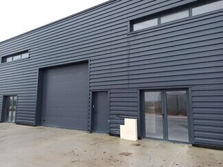 Plus de détails pour 29 Rue Gutenberg, Magny-en-Vexin - Local d'activités à louer