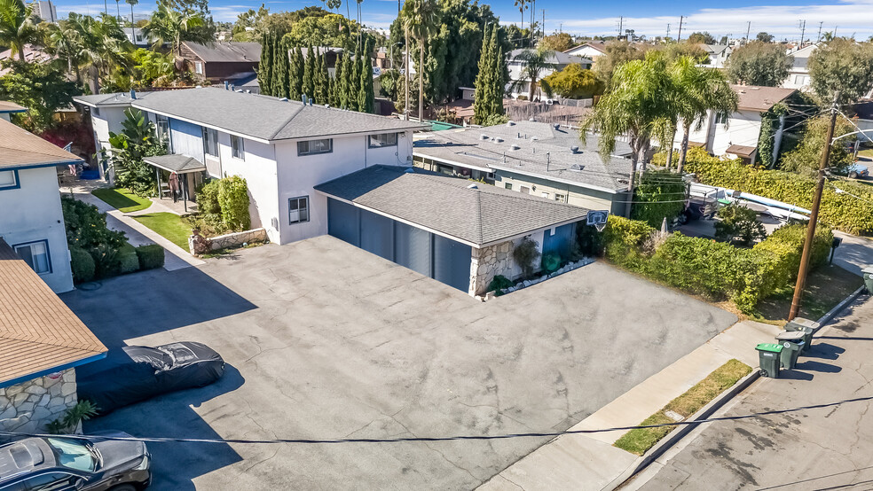 263 16th Pl, Costa Mesa, CA for sale - Primary Photo - Image 1 of 5