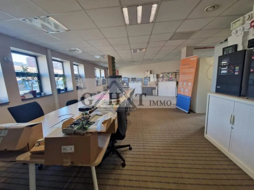 Office in Ivry-sur-Seine for lease Building Photo- Image 1 of 7