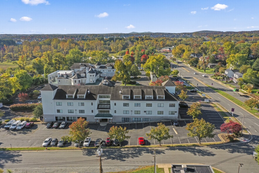 602 S King St, Leesburg, VA à vendre - Photo du bâtiment - Image 1 de 69
