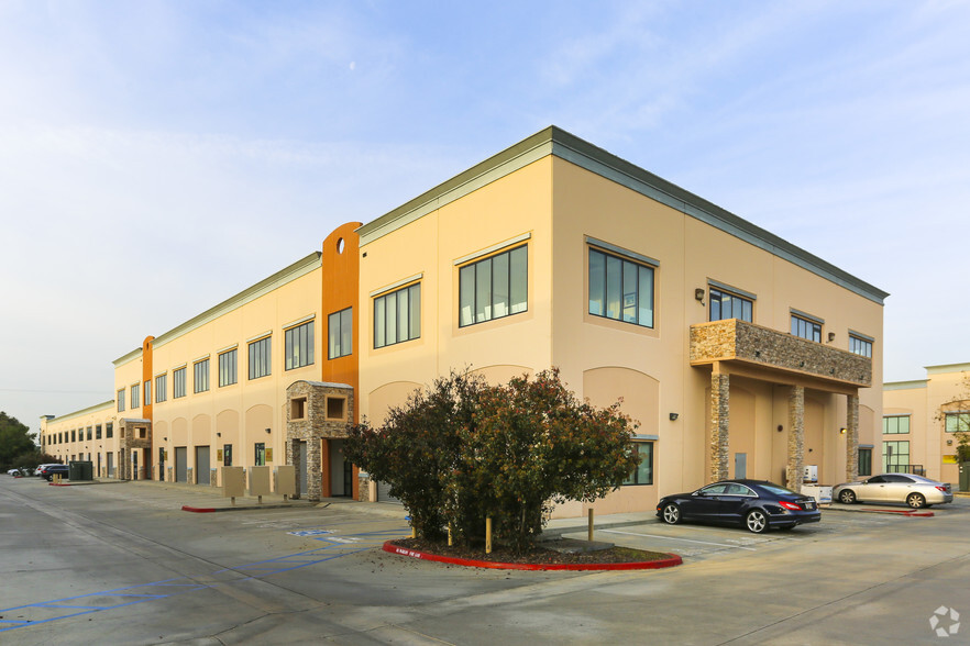 1773 W San Bernardino Rd, West Covina, CA for lease - Primary Photo - Image 1 of 48