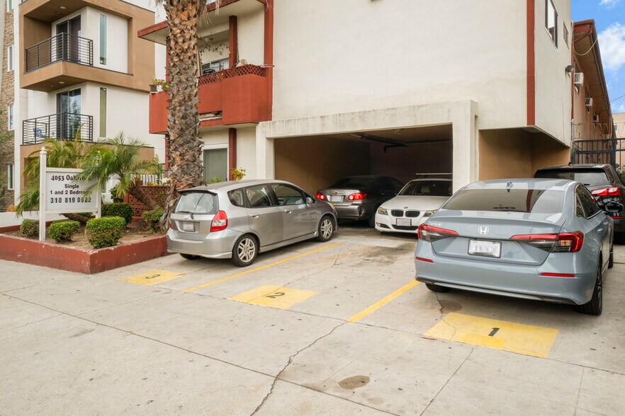 4053 Oakwood Ave, Los Angeles, CA à vendre - Photo du bâtiment - Image 2 de 9