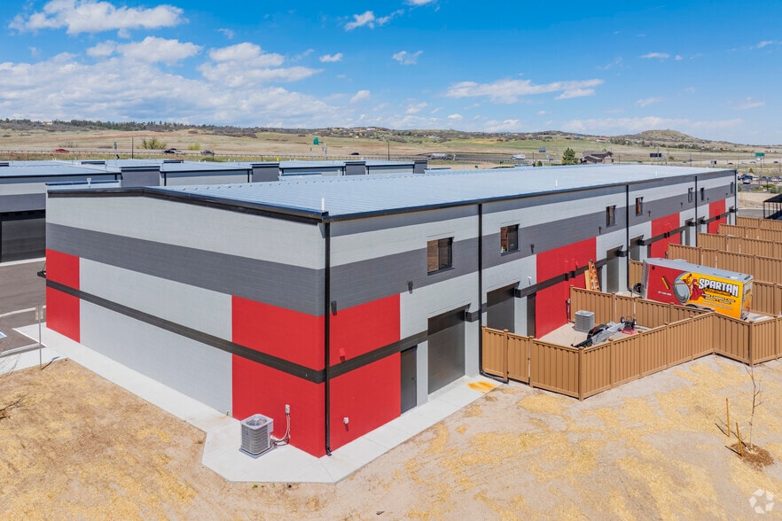 Pre-Leased Investment Units Castle Rock portfolio of 7 properties for sale on LoopNet.ca - Primary Photo - Image 3 of 4