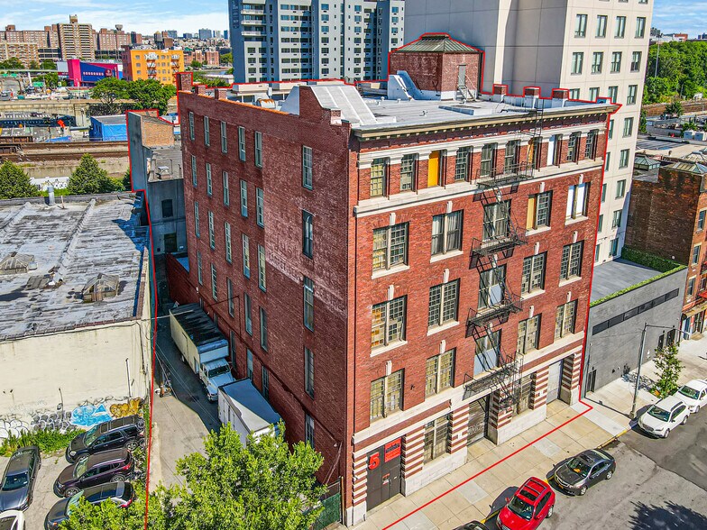 5-2566 Canal Pl, Bronx, NY à vendre - Photo du bâtiment - Image 1 de 12