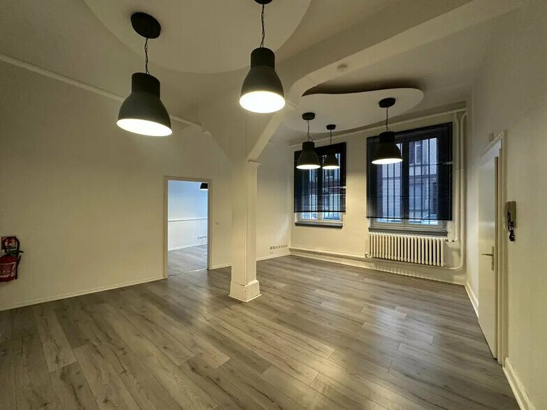 Office in Strasbourg for lease - Interior Photo - Image 2 of 3