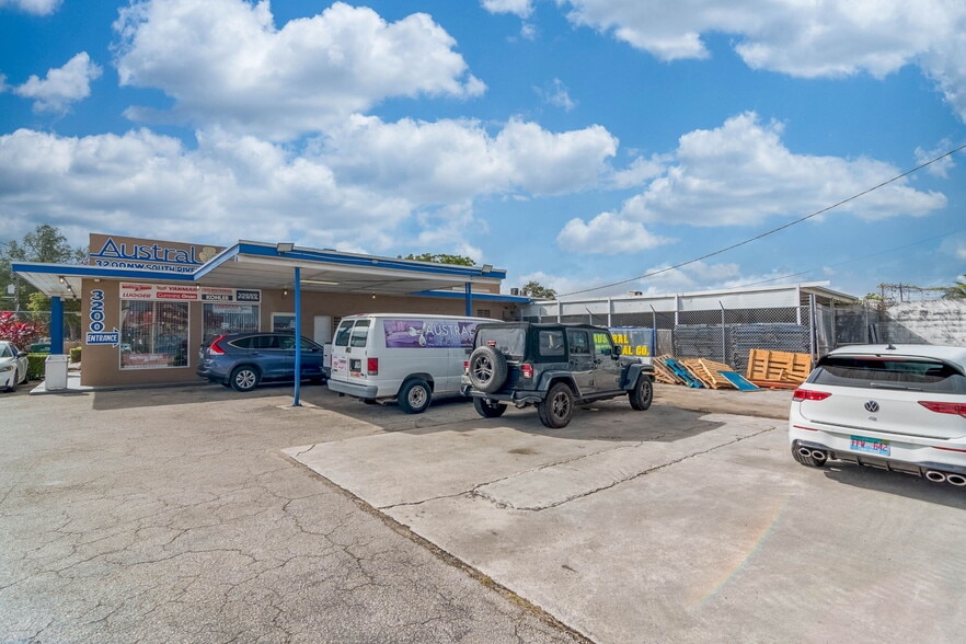 3200 NW South River Dr, Miami, FL for lease - Building Photo - Image 3 of 32