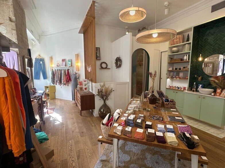 1 Rue Henry Monnier, Paris for lease - Interior Photo - Image 2 of 5