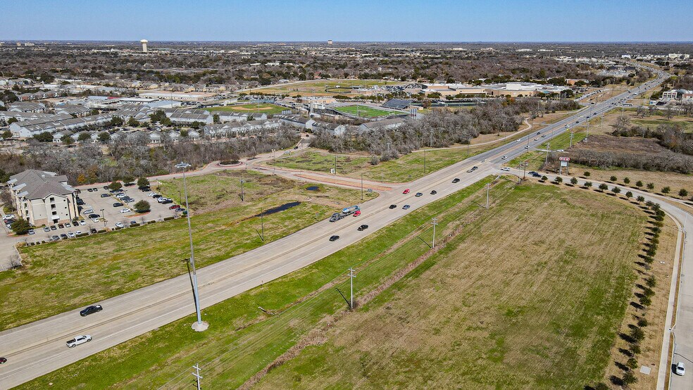 Harvey Mitchell Pkwy, College Station, TX à vendre - Photo du bâtiment - Image 3 de 8