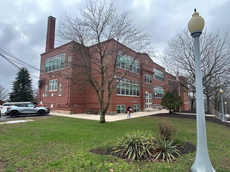 3809 Dalewood St, Brentwood, PA for sale - Building Photo - Image 2 of 6