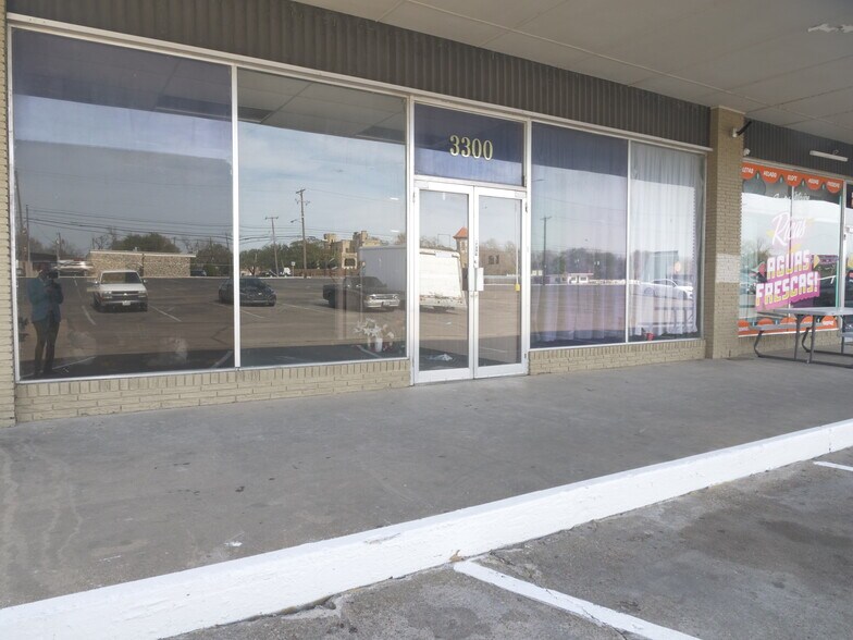 3300-3344 Franklin Ave, Waco, TX à louer - Photo du bâtiment - Image 3 de 3