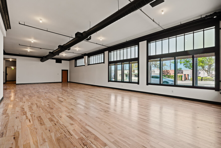 116 W 3rd Ave, Ellensburg, WA for lease - Interior Photo - Image 1 of 25