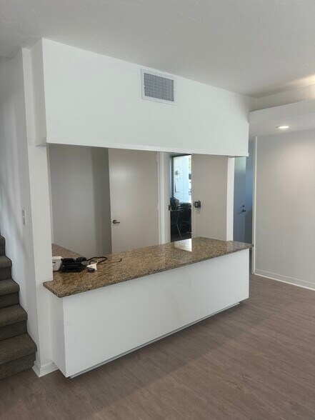 2155 Main St, Sarasota, FL à louer - Photo du bâtiment - Image 3 de 7