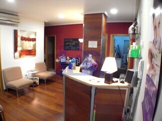 Plus de détails pour Multi-résidentiel à vendre