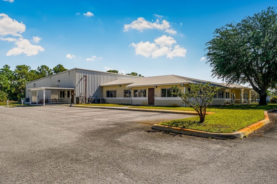 1601 NE Success Dr, Jensen Beach, FL for sale - Building Photo - Image 3 of 18