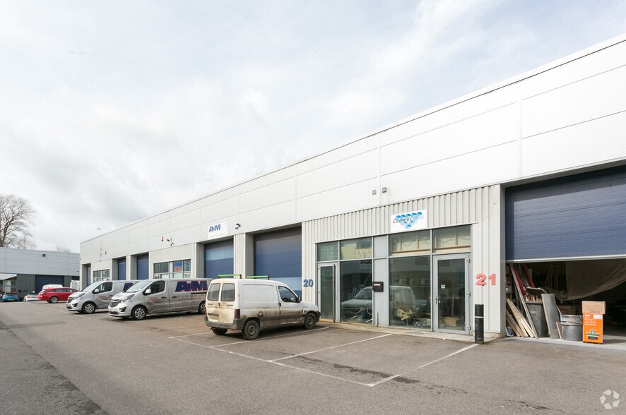 21 Avro Gate, Swindon à louer - Photo du bâtiment - Image 2 de 3