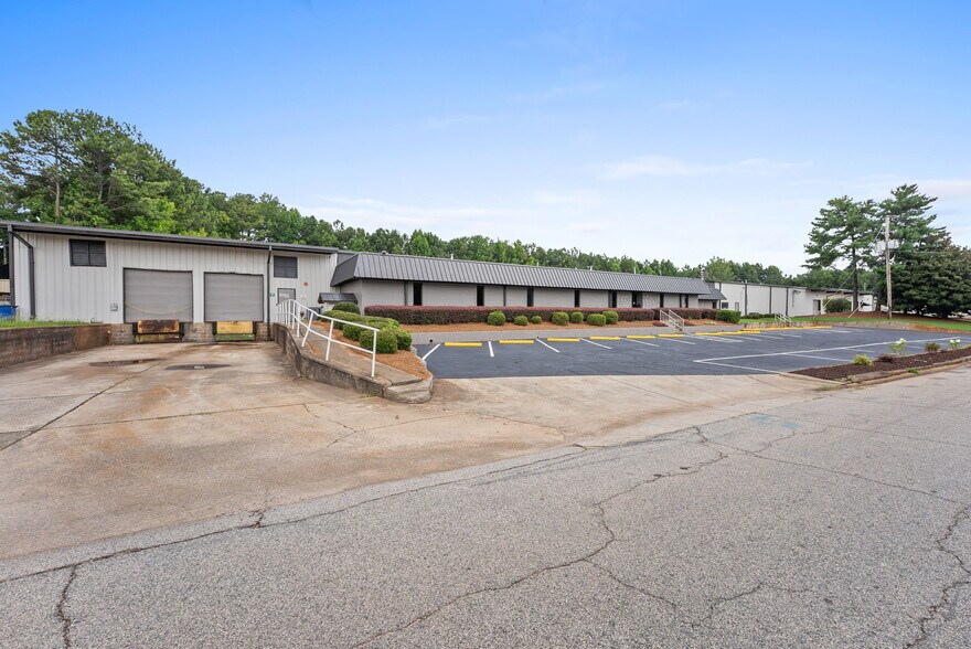 154 Industrial Park Cir, Lawrenceville, GA à louer - Photo du bâtiment - Image 2 de 17
