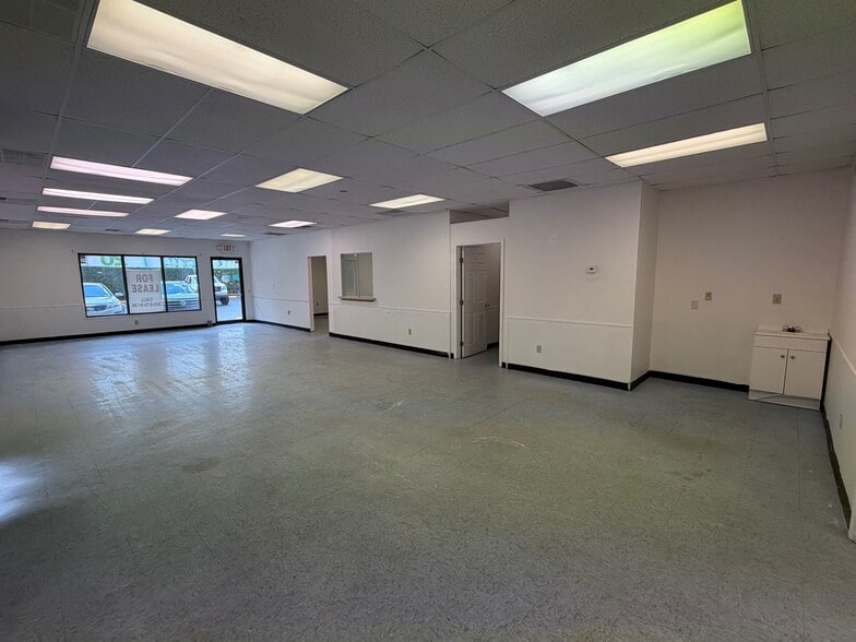 21 E Glenwood Ave, Smyrna, DE for lease - Building Photo - Image 3 of 13