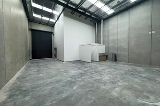 35 Gwen Rd, Cranbourne West for lease Interior Photo- Image 1 of 2