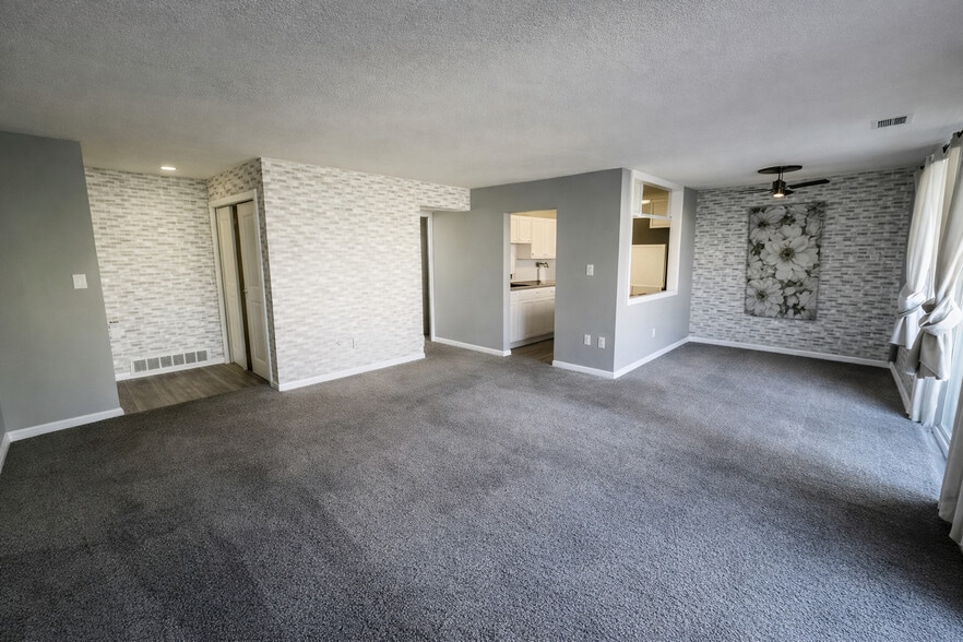 522 Wilson Bridge Dr, Oxon Hill, MD for sale - Building Photo - Image 2 of 7