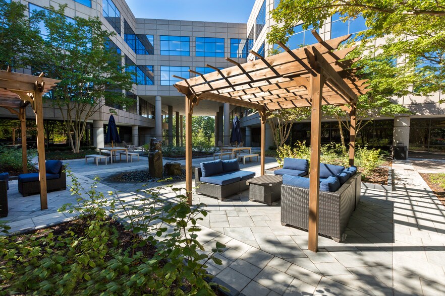 3975 Fair Ridge Dr, Fairfax, VA à louer - Photo du bâtiment - Image 2 de 28