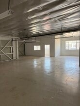 14754 Calvert St, Van Nuys, CA for lease Interior Photo- Image 1 of 4