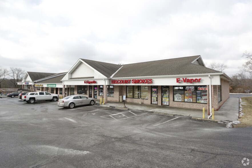 5708-5730 NE Antioch Rd, Gladstone, MO for lease - Building Photo - Image 2 of 5