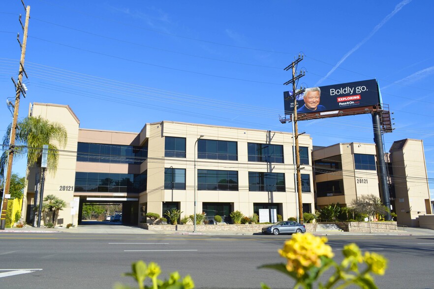 20121 Ventura Blvd, Woodland Hills, CA à louer - Photo du bâtiment - Image 1 de 7